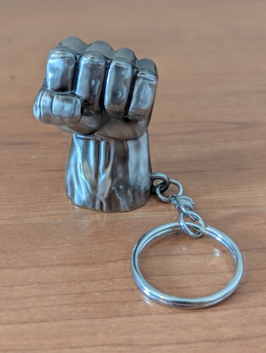 Porte clé métal - poing, de